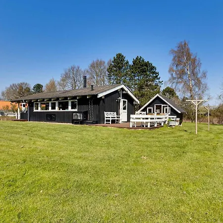 Feriehus Cozy Holiday 450 M From The Water Tranekær