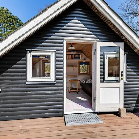 Cozy Holiday 450 M From The Water Tranekær