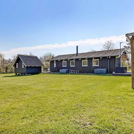 Cozy Holiday 450 M From The Water Feriehus